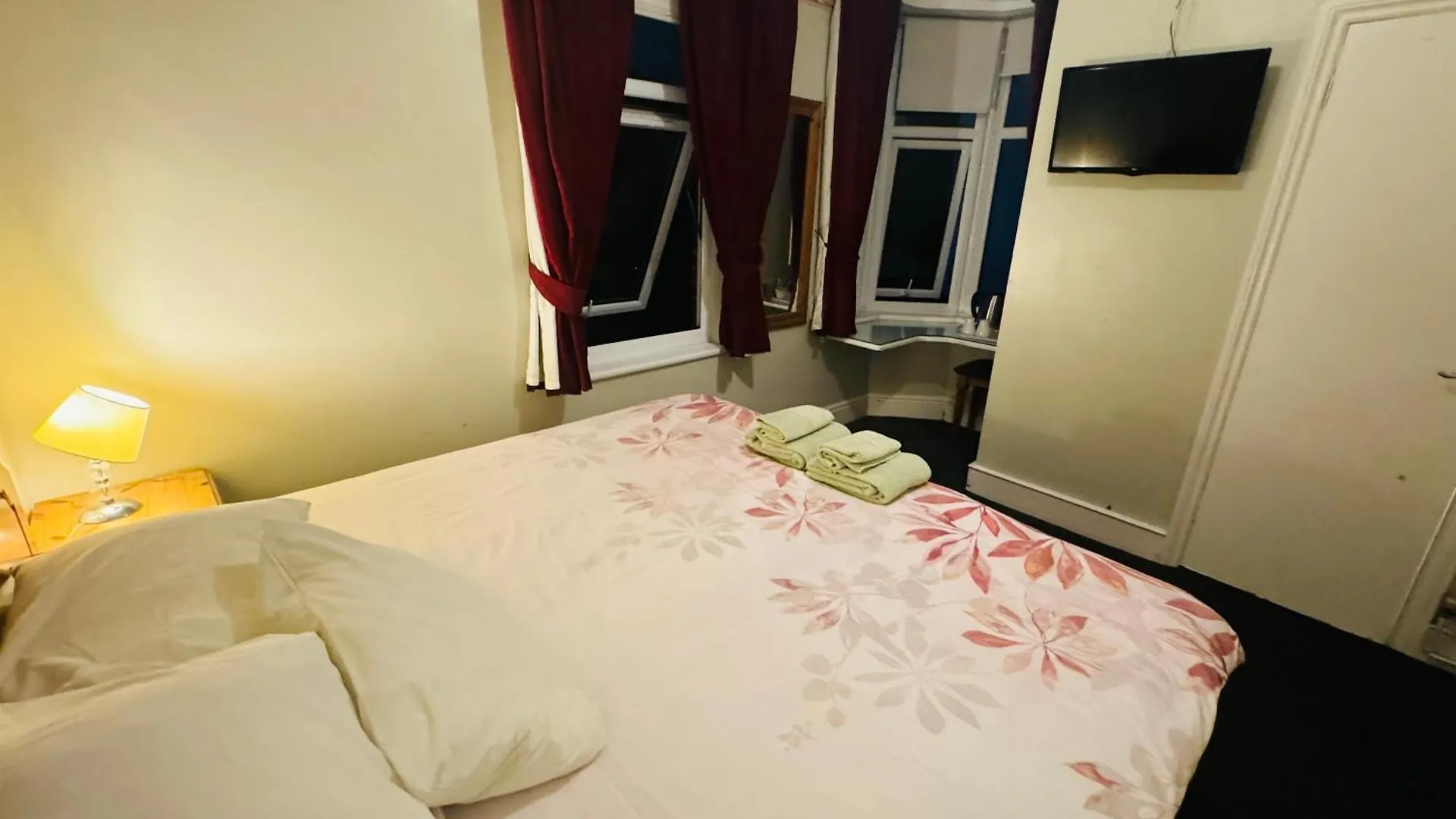 Homestay The Bliss 9 Home Stay, Self Check In With Smart Lock, Non Smoking Home In And Out Southampton