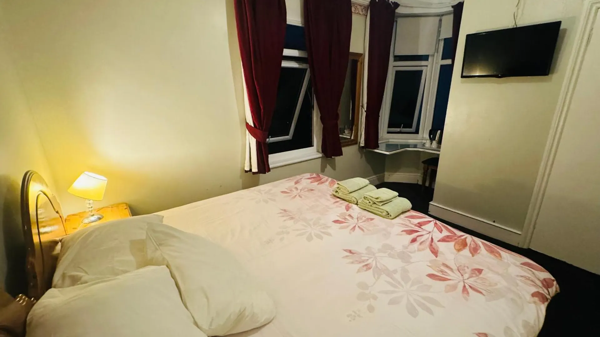 The Bliss 9 Home Stay, Self Check In With Smart Lock, Non Smoking Home In And Out Southampton United Kingdom