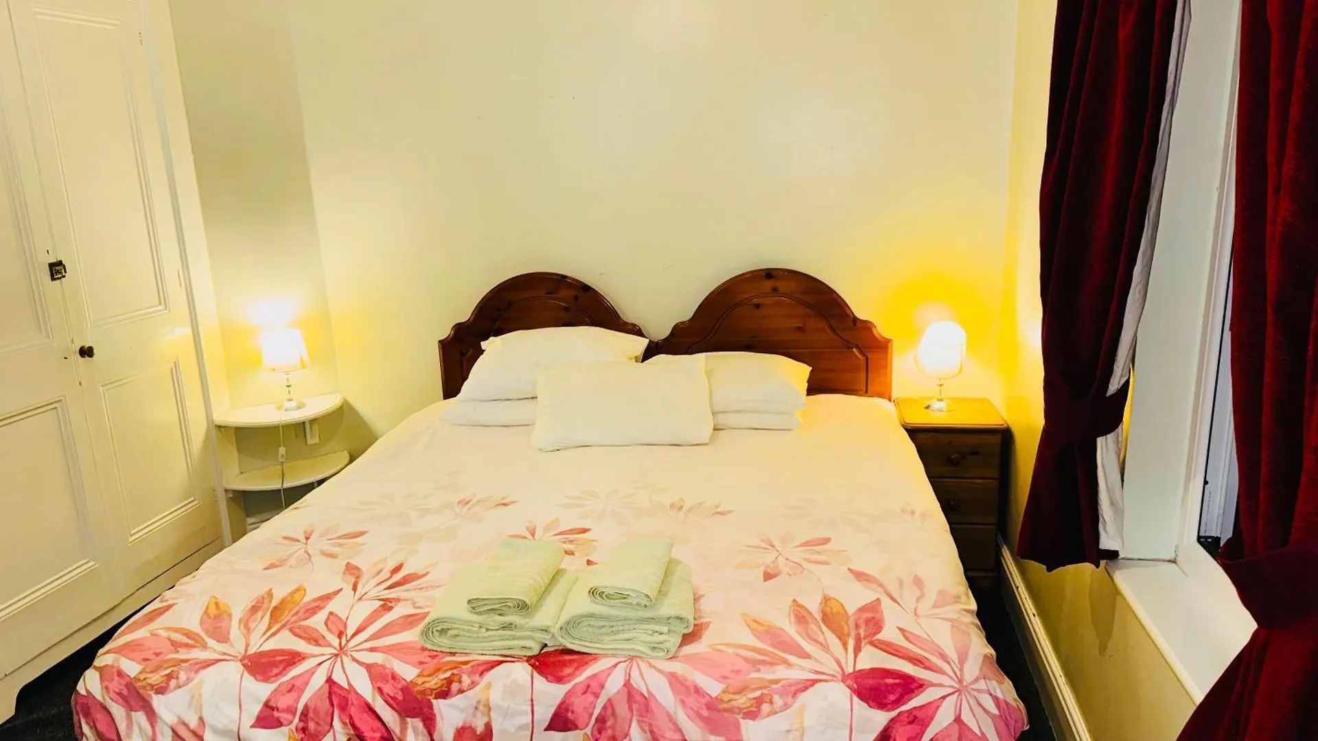 The Bliss 9 Home Stay, Self Check In With Smart Lock, Non Smoking Home In And Out Southampton Homestay